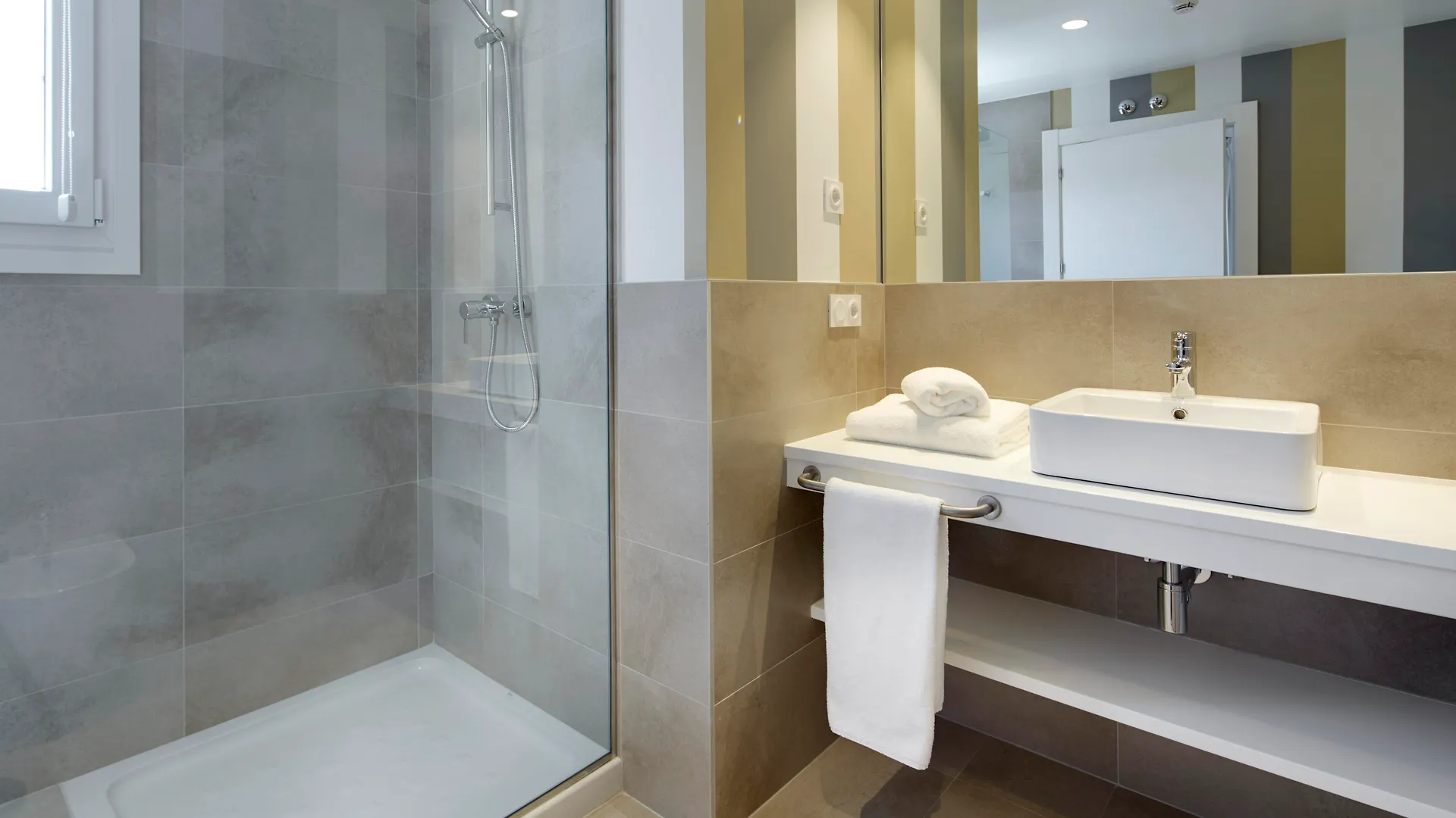 Hotel Flysch Zumaia 2*,  Spain